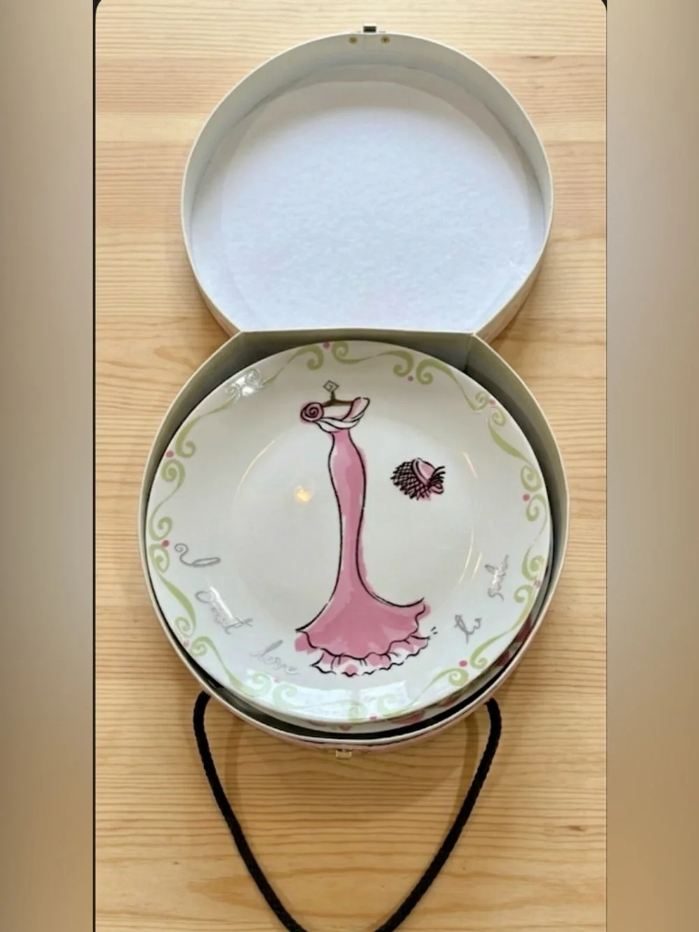 Set of 4 Fashion Illustration Dessert Plates with Original Storage Box
